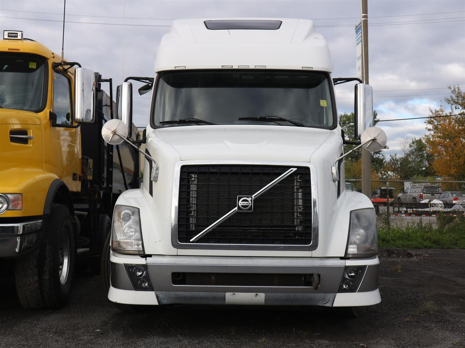2011 Volvo VNL 670
