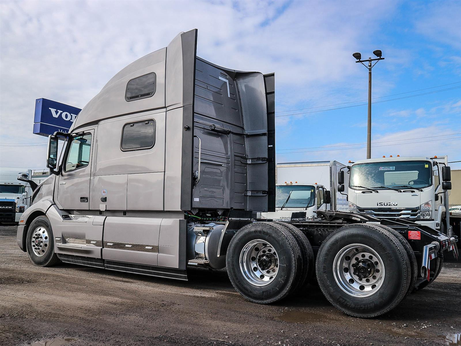2021 Volvo VNL 860
